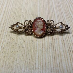 Elegant Gold Cameo Brooch with Pearls